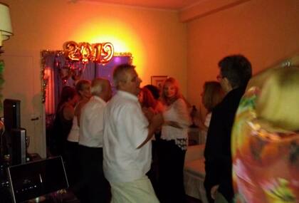 Cena, baile y nuevos amigos