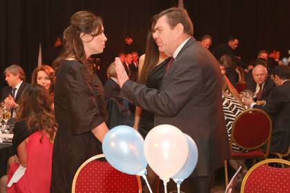 La gobernadora de la provincia de Buenos Aires María Eugenia Vidal, junto al embajador argentino en Uruguay Guillermo Montenegro