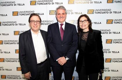 Miguel Kiguel y Sra. con Juan José Cruces