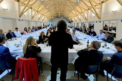Cena en la quinta de Olivos junto los 87 diputados que ayudaron al oficialismo a sostener el veto al incremento jubilatorio y a la ley de financiamiento universitario, el año pasado