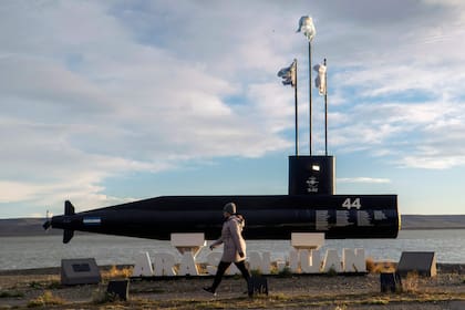 Cenotafio en homenaje a los 44 miembros del submarino ARA San Juan, en la costanera de Río Gallegos, Santa Cruz, a pocas cuadras de donde se realiza el juicio oral