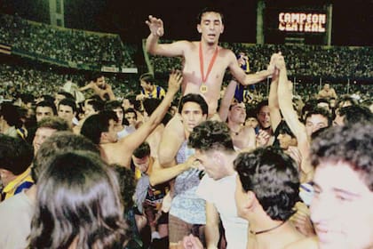 A pesar de lo escaso de las chances de ser campeón tras el 0-4 en el Mineirão, los hinchas canallas completaron el Gigante de Arroyito y tuvieron premio.