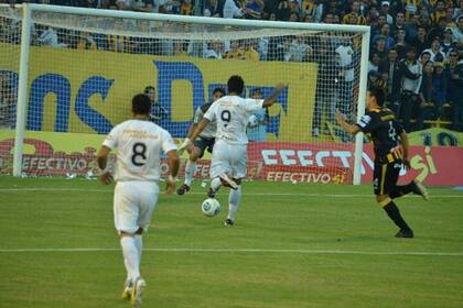 Central busca un triunfo ante Almirante