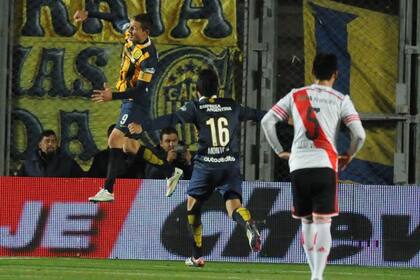 Central festejó ante River en San Juan