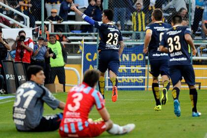 Central festejó sobre el final ante Arsenal