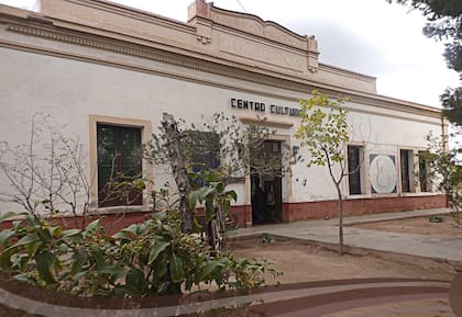 Centro Cultural de Tinogasta, un edificio de 1898, actualmente en reparación.