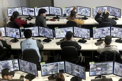 Centro de monitoreo. Como una réplica del modelo Tigre, la intendencia desarrolló un sistema de monitoreo con más de 700 cámaras. San Fernando está entre los distritos del conurbano con menor índice de delitos