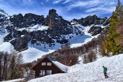 El centro de esquí Cerro Perito Moreno, cerca de El Bolsón, ofrece pases por cinco días a precios más accesibles que Bariloche