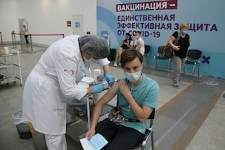 Pese a las amenazas, las empresas de Rusia no logran que sus empleados se vacunen