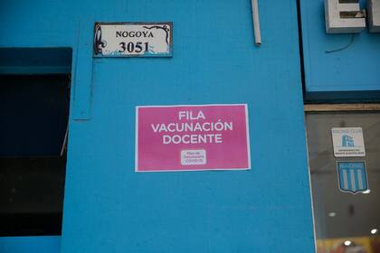 Centro de vacunación para docentes en CABA, en la sede del Club Racing
