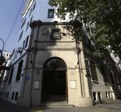 Centro Gallego, avenida Belgrano 2199, inaugurado en 1920