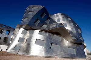 Adiós a Frank Gehry: un recorrido visual por las formas que desafiaron la arquitectura