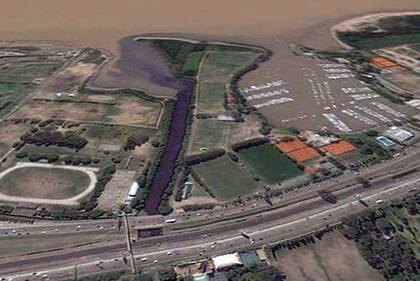 Ayer se venció el plazo para que el Club Universitario de Buenos Aires desalojara el predio sobre el que desarrollan sus actividades en Núñez También están en disputa los terrenos del Centro Naval y el Centro de Graduados del Liceo Naval Militar