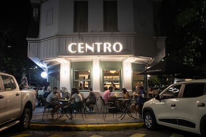 Centro Restaurante es la nueva atracción en la esquina de Aranguren y Neuquén.