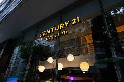 CENTURY 21® EZQUERRA se encuentra ubicada en Migueletes 677, Ciudad Autónoma de Buenos Aires.