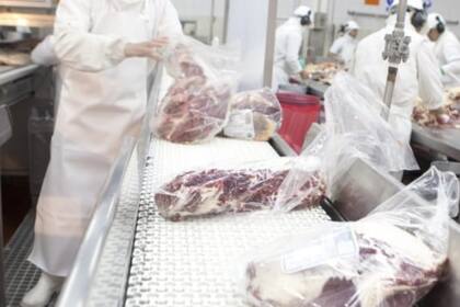 Cerca de 20 frigoríficos nacionales esperan la habilitación de China para comenzar a hacer envíos de carne vacuna al gigante asiático