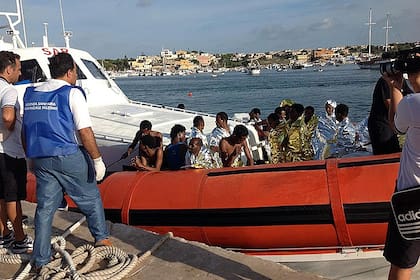 Cerca de 300 inmigrantes africanos murieron en la costa de la isla italiana Lampedusa