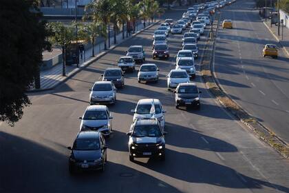 Cerca de 3000 personas y 1500 autos participaron de la marcha en Córdoba, en contra de la imputación contra dos médicos por los casos de coronavirus en el geriátrico Santa Lucía de Saldán