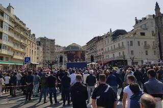 Despidieron los restos de Martín Aramburú en Biarritz, con un funeral transmitido en pantalla gigante