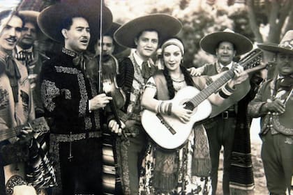Cerca del final del siglo XIX, las bandas de mariachis proliferaron en Cocula (actulamente el estado de Jalisco) y el género llegó a la Ciudad de México
