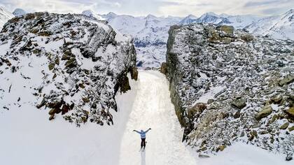 Cerro Castor abrirá 14 kilómetros de pistas pisadas y se brindará servicio de estacionamiento, alquiler de equipo de esquí alpino, esquí de fondo, snowboard y patinaje sobre hielo