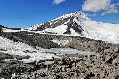 El cruce de un enorme glaciar está entre los principales desafíos del ascenso al cerro