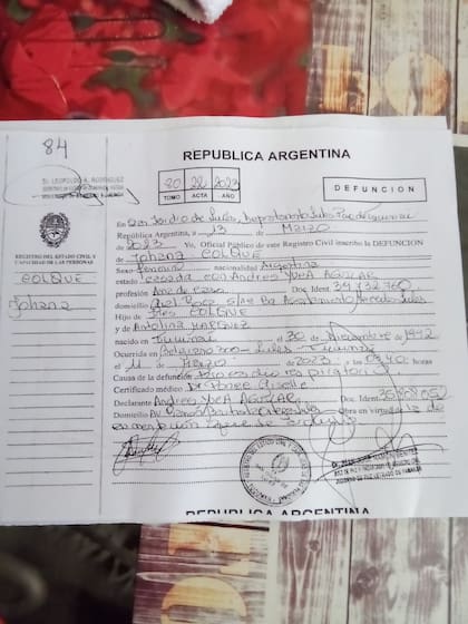 El certificado de defunción de Johana Colque, tal como quedó asentada en el Registro Civil aunque tenía dengue