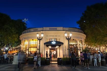 Cerveza Rabieta, en el espléndido marco del edificio histórico La París.