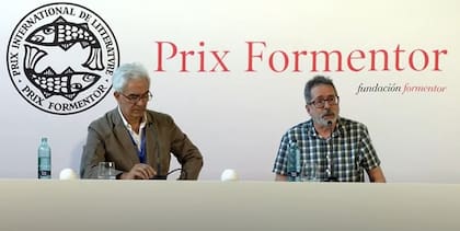 César Aira, ganador del Premio Formentor 2021, en la rueda de prensa en Sevilla antes de recibir el galardón