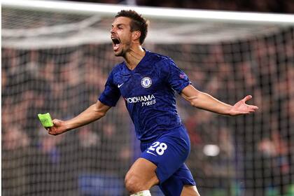César Azpilicueta festeja uno de los goles de la gran remontada de Chelsea