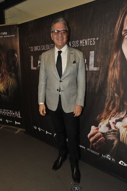 César Bordón, uno de los protagonistas de Pensamiento lateral, se mostró muy elegante con traje combinado