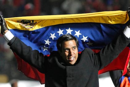 César Farías se despidió de la Vinotinto por Twitter