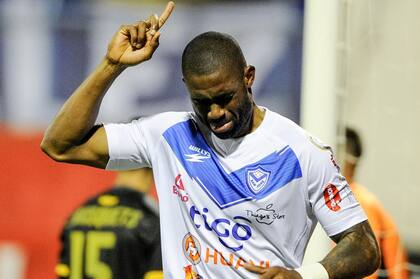 Cesar Mena, el defensor que obtuvo un récord de goles en contra