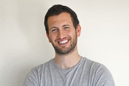 Cesar Requena: "El objetivo para la marca debe ser estar presente en el conocimiento base que usan los modelos generativos aunque no sea mencionada"