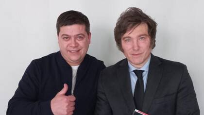 César Treffinger, actual diputado nacional, junto a Javier Milei.