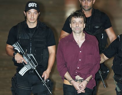 Cesare Battisti fue detenido en Brasil en 2007 después de recibir asilo político primero en México y luego en Francia