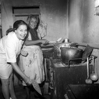 Chabuca y “la flor de la canela” Victoria Angulo