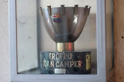 La Copa Joan Gamper por el segundo puesto en las vitrinas de Chacarita