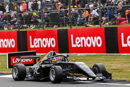 Chadwick fue la primera mujer en ganar el Campeonato Británico de Gran Turismo y también en vencer en una carrera de Fórmula 3 Británica; ahora, a los 24 años, es bicampeona y puntera de W Series, categoría creada por FIA para promover a las mujeres a la elite del automovilismo.