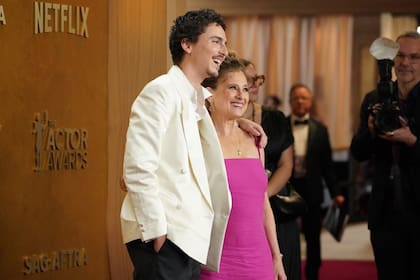 Chalamet asistió a la ceremonia de los Actors acompañado por Nicole Flender, su mamá