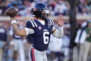 Chambliss y Ole Miss superan su prueba sin Kiffin y vencen a Tulane 41-10 en playoff colegial