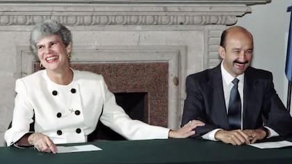 Chamorro junto al presidente de México Carlos Salinas de Gortari
