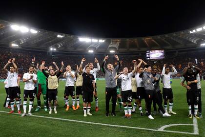 A Kiev: los jugadores de Liverpool celebran el pase a la final: los espera Real Madrid.