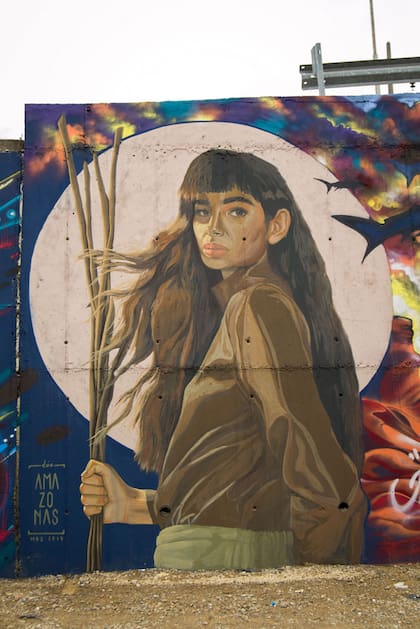 "Chant de la terre", mural del Dúo Amazonas en Pristina, Kosovo