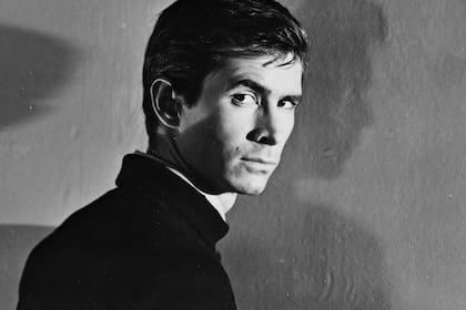 Chantaje, culpabilidad y crueles tratamientos: o. Anthony Perkins supo que no era fácil ser gay en el Hollywood dorado