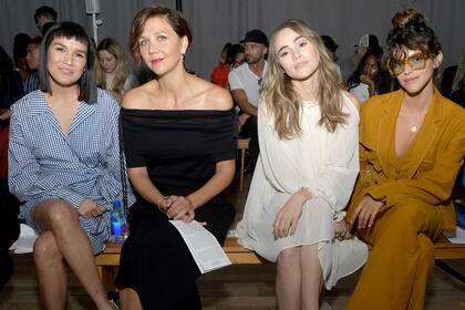 Calu compartió la primera fila de Adeam con las actrices Suki Waterhouse, Maggie Gyllenhaal y Zoë Chao