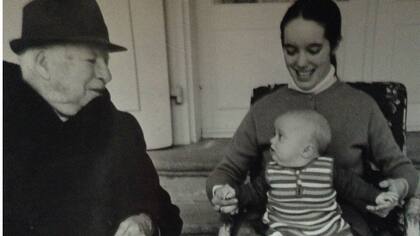 Chaplin, junto a su hija Victoria y su pequeña nieta Aurelia Thierree