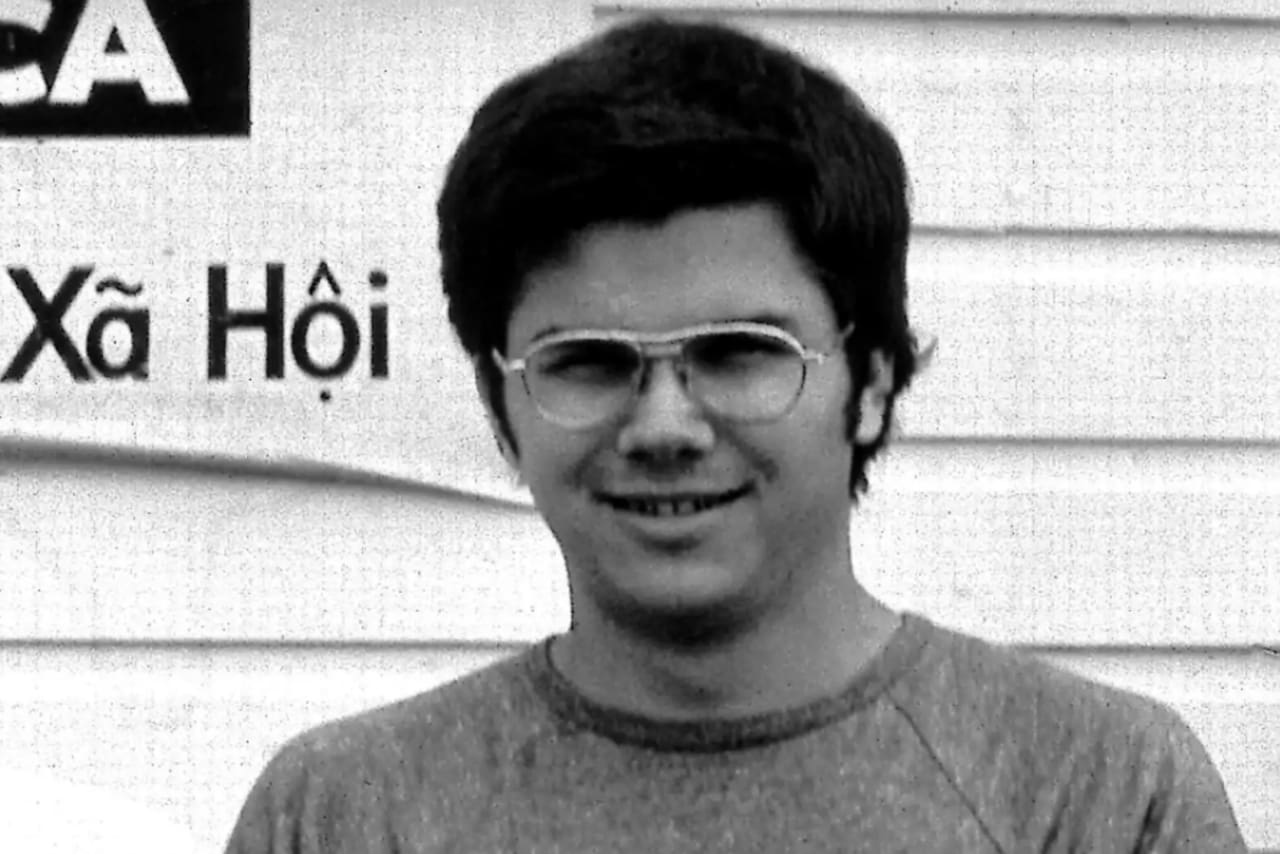 Qué pasó con Mark Chapman, el asesino de John Lennon, quien acaba de cumplir 69 años - LA NACION