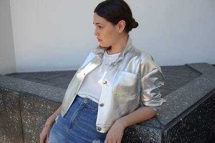 Chaqueta: Comite Apparel Zapatos: Marans Pollera: Complot