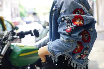 Chaqueta: Forever 21 Musculosa: Inedita Jean: Koxis Flats: Vintage